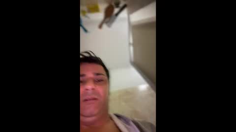 Snapshot of witebull83 chatting on December 3, 6:54 am Witebull online show from December 3, 6:54 am