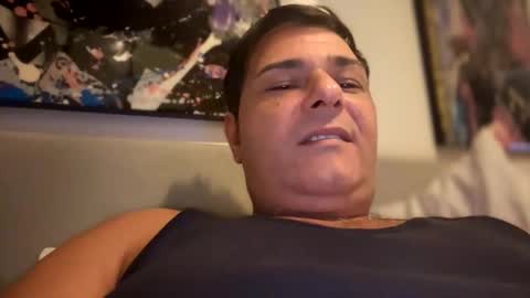 Snapshot of witebull83 chatting on December 4, 4:54 pm Witebull online show from December 4, 4:54 pm