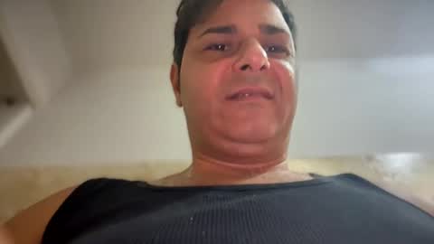 Snapshot of witebull83 chatting on December 3, 6:44 pm Witebull online show from December 3, 6:44 pm