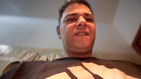 Snapshot of witebull83 chatting on February 11, 8:15 am Witebull online show from February 11, 8:15 am