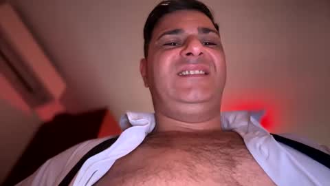 Snapshot of witebull83 chatting on February 10, 2:16 pm Witebull online show from February 10, 2:16 pm