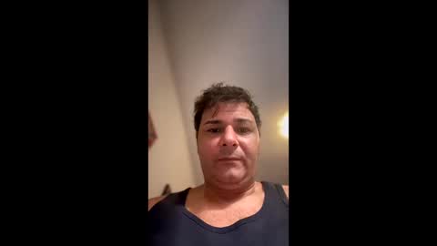 Snapshot of witebull83 chatting on December 4, 10:40 am Witebull online show from December 4, 10:40 am