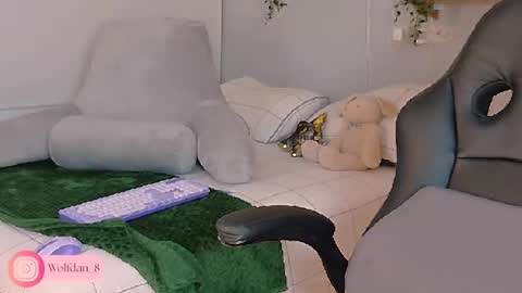 Snapshot of wolfsfoster chatting on September 27, 4:32 am online show from September 27, 4:32 am