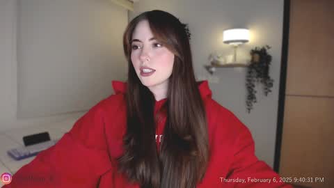 Snapshot of wolfsfoster chatting on February 7, 2:40 am online show from February 7, 2:40 am