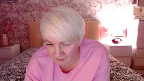 Snapshot of women_pleasures chatting on February 19, 3:27 pm women_pleasures online show from February 19, 3:27 pm