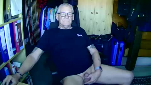 Always Horny online show from April 21, 8:43 am