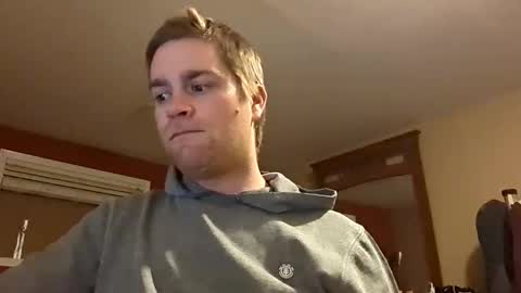 woodeee77 online show from March 8, 5:28 am