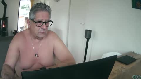 woodwurm and Snoeske online show from April 2, 3:08 pm