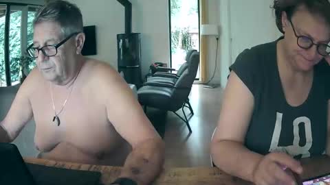 woodwurm and Snoeske online show from September 21, 6:39 am