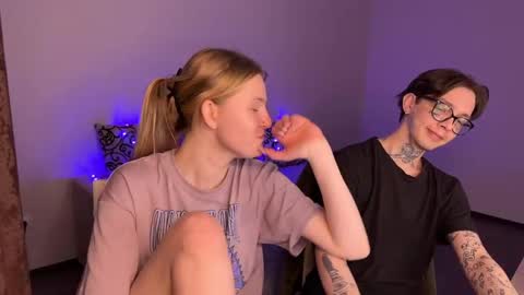 Snapshot of worldofllove chatting on January 1, 5:44 pm Arnika and Simon online show from January 1, 5:44 pm