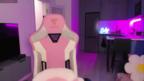 Emi online show from September 12, 7:16 pm