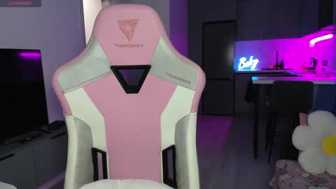 Emi online show from December 5, 4:05 pm