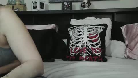 Snapshot of wrenleigh chatting on February 25, 5:08 am Crystal Lake online show from February 25, 5:08 am
