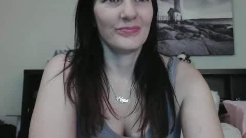 Snapshot of wrenleigh chatting on February 24, 5:11 am Crystal Lake online show from February 24, 5:11 am