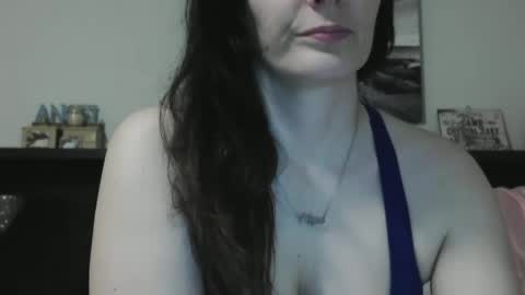 Snapshot of wrenleigh chatting on February 14, 6:45 am Crystal Lake online show from February 14, 6:45 am