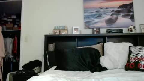 Snapshot of wrenleigh chatting on October 4, 8:01 am Crystal Lake online show from October 4, 8:01 am