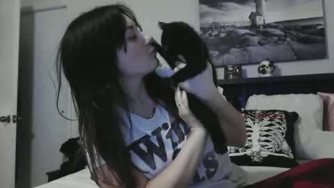Snapshot of wrenleigh chatting on February 21, 10:07 am Crystal Lake online show from February 21, 10:07 am
