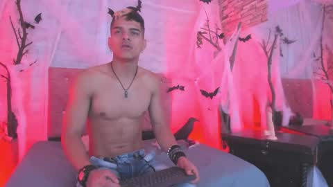 Snapshot of wyatt_2 chatting on October 14, 12:19 pm wyatt online show from October 14, 12:19 pm