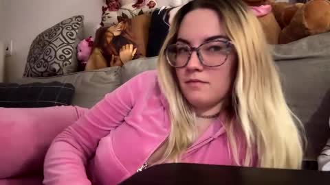 Mariah  online show from February 3, 1:09 am