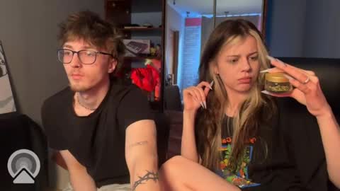 Philipp and Este online show from April 27, 4:10 am