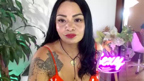 Snapshot of xamara1124 chatting on February 5, 11:06 pm XAMARA1124 online show from February 5, 11:06 pm