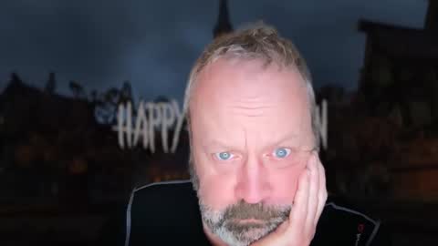 Snapshot of xarkevis chatting on October 31, 10:54 pm X4RK3V15 online show from October 31, 10:54 pm