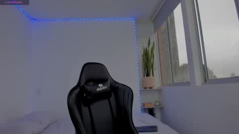 Xavier online show from April 16, 10:34 pm