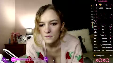 Snapshot of xelliee_rosex chatting on September 22, 11:31 pm EllieeRose online show from September 22, 11:31 pm