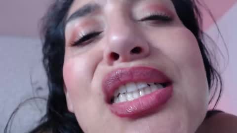 Snapshot of ximenaa_suarez chatting on February 7, 8:01 am ximena suarez online show from February 7, 8:01 am