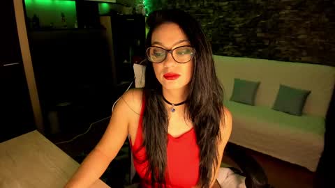 Snapshot of xlaracroftx chatting on February 21, 12:27 am Lara online show from February 21, 12:27 am