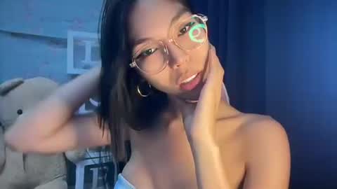 Snapshot of xmonica_cummerx chatting on September 19, 9:35 am Sweet Monica online show from September 19, 9:35 am