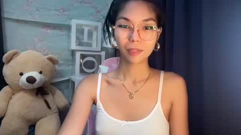 Snapshot of xmonica_cummerx chatting on October 19, 9:47 am Sweet Monica online show from October 19, 9:47 am