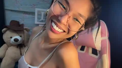 Snapshot of xmonica_cummerx chatting on September 25, 9:38 am Sweet Monica online show from September 25, 9:38 am