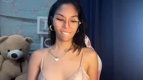 Snapshot of xmonica_cummerx chatting on October 12, 9:24 am Sweet Monica online show from October 12, 9:24 am