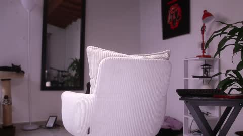   online show from February 6, 7:51 pm