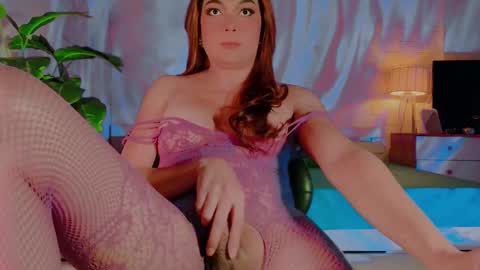 Snapshot of xseductivemichellex chatting on February 19, 11:17 am Michelle online show from February 19, 11:17 am