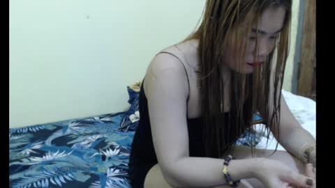 Snapshot of xsexyhotmomma69x chatting on January 18, 5:31 am merayel online show from January 18, 5:31 am