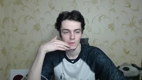 traqqq online show from December 21, 7:42 pm