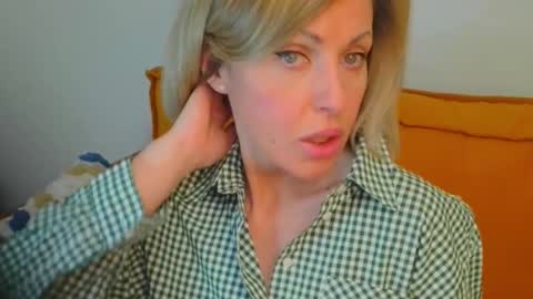 xvaleriax0 online show from February 8, 2:53 pm