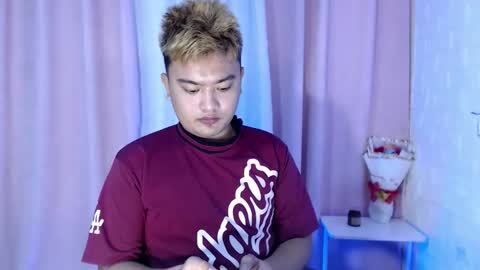 Snapshot of xxhotloyd_cummerx chatting on October 25, 11:53 am Loyd online show from October 25, 11:53 am