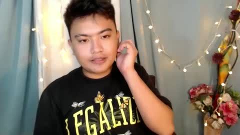 Snapshot of xxhotloyd_cummerx chatting on January 17, 3:00 pm Loyd online show from January 17, 3:00 pm