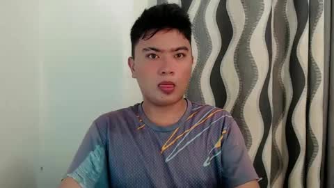 Snapshot of xxhotloyd_cummerx chatting on December 26, 10:37 am Loyd online show from December 26, 10:37 am