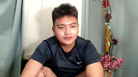 Snapshot of xxhotloyd_cummerx chatting on December 30, 5:12 pm Loyd online show from December 30, 5:12 pm