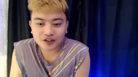 Snapshot of xxhotloyd_cummerx chatting on October 27, 3:23 pm Loyd online show from October 27, 3:23 pm