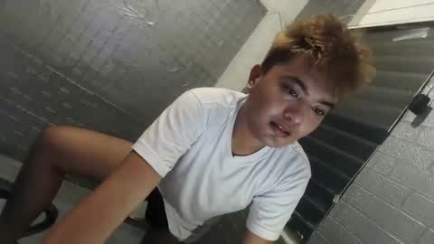 Snapshot of xxhotloyd_cummerx chatting on October 1, 5:34 pm Loyd online show from October 1, 5:34 pm