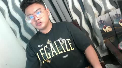 Snapshot of xxhotloyd_cummerx chatting on January 17, 9:17 am Loyd online show from January 17, 9:17 am