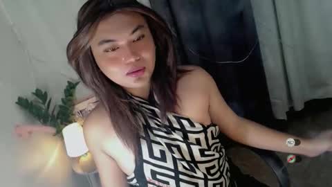 Loyd online show from April 5, 1:52 pm