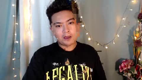 Snapshot of xxhotloyd_cummerx chatting on January 18, 8:20 am Loyd online show from January 18, 8:20 am