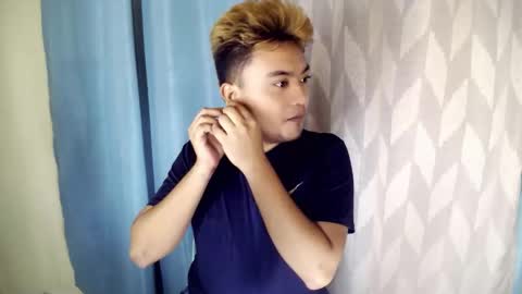 Snapshot of xxhotloyd_cummerx chatting on November 1, 8:19 pm Loyd online show from November 1, 8:19 pm