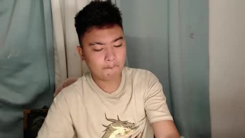 Snapshot of xxhotloyd_cummerx chatting on December 19, 2:35 pm Loyd online show from December 19, 2:35 pm